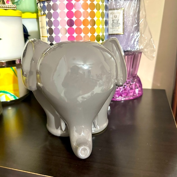 COPY - NEW BBW Elephant Pedestal 3-Wick Candle Holder (candle not included) - Picture 1 of 4